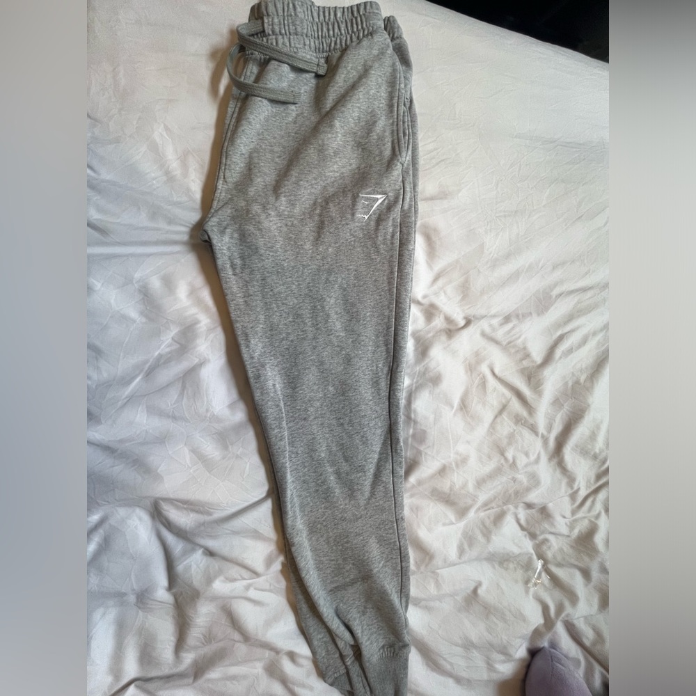 GYMSHARK crest joggers